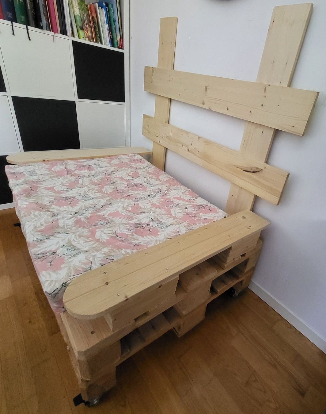 Sofas: Palettensofa – D'occasion à Birmensdorf ZH par stubbyholder
