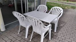 Klapptisch und 4 Stühle 