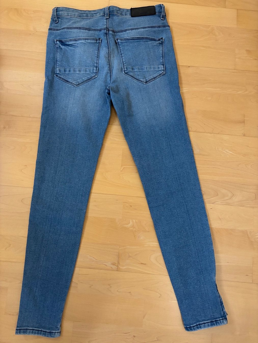 Jeans: Noisy May Damenjeans Gr. W28 L32 – Usato da Ennetbürgen venduto da Evelyne_G 2