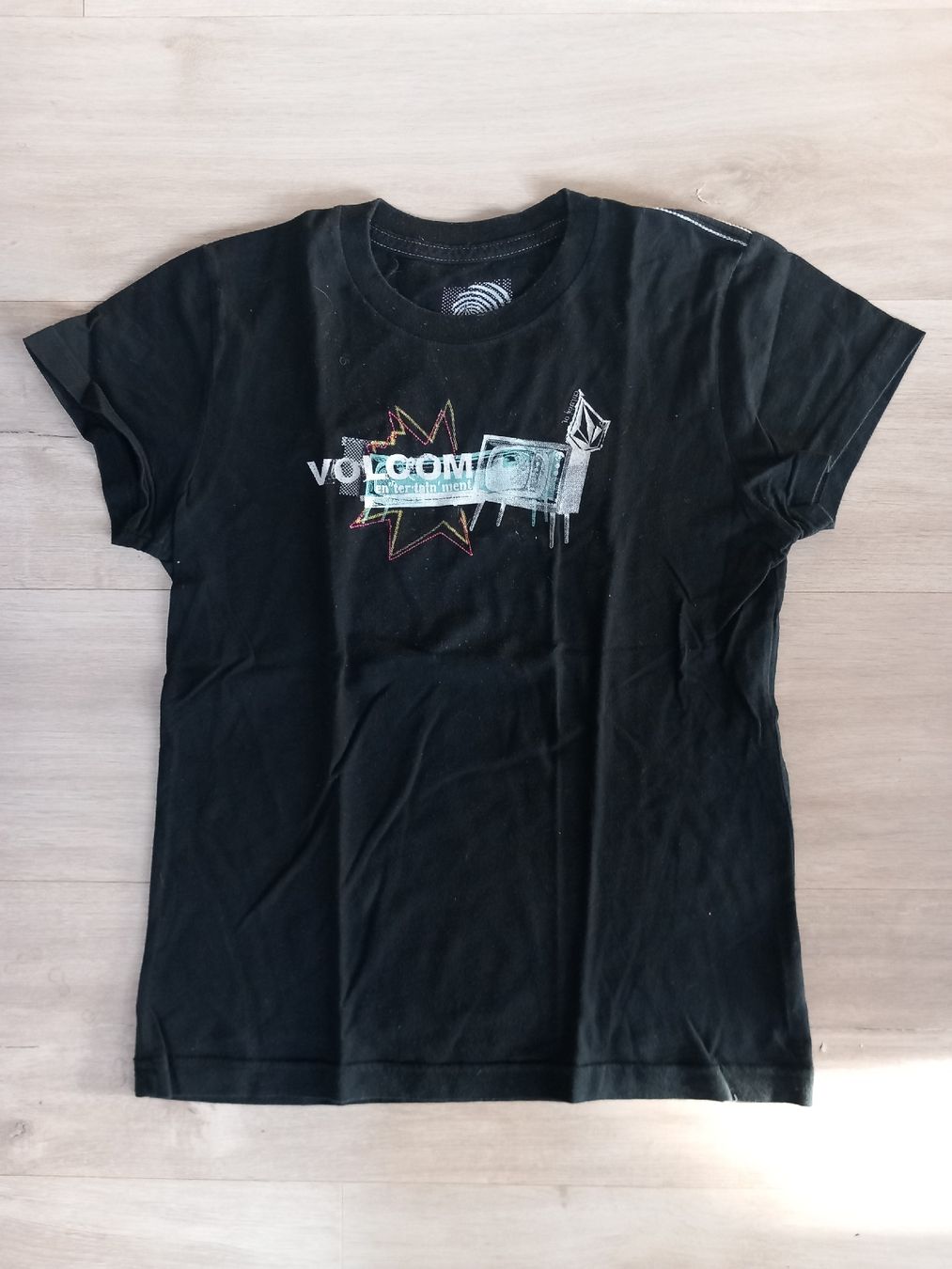 Volcom T-shirt: T-shirt Volcom noir slim Taille M – Usato da Faoug venduto da per_kp6r