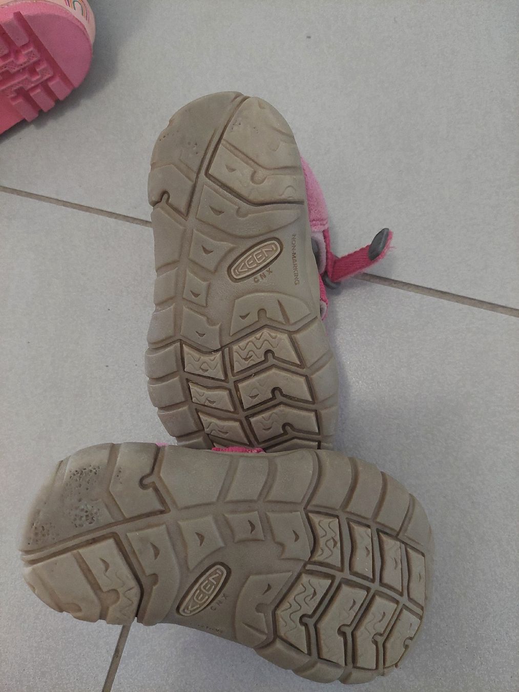 Scarpe per ragazzi: 3 Paar Kinderschuhe Grösse 22 – Usato da Gränichen venduto da JaelRoost 5
