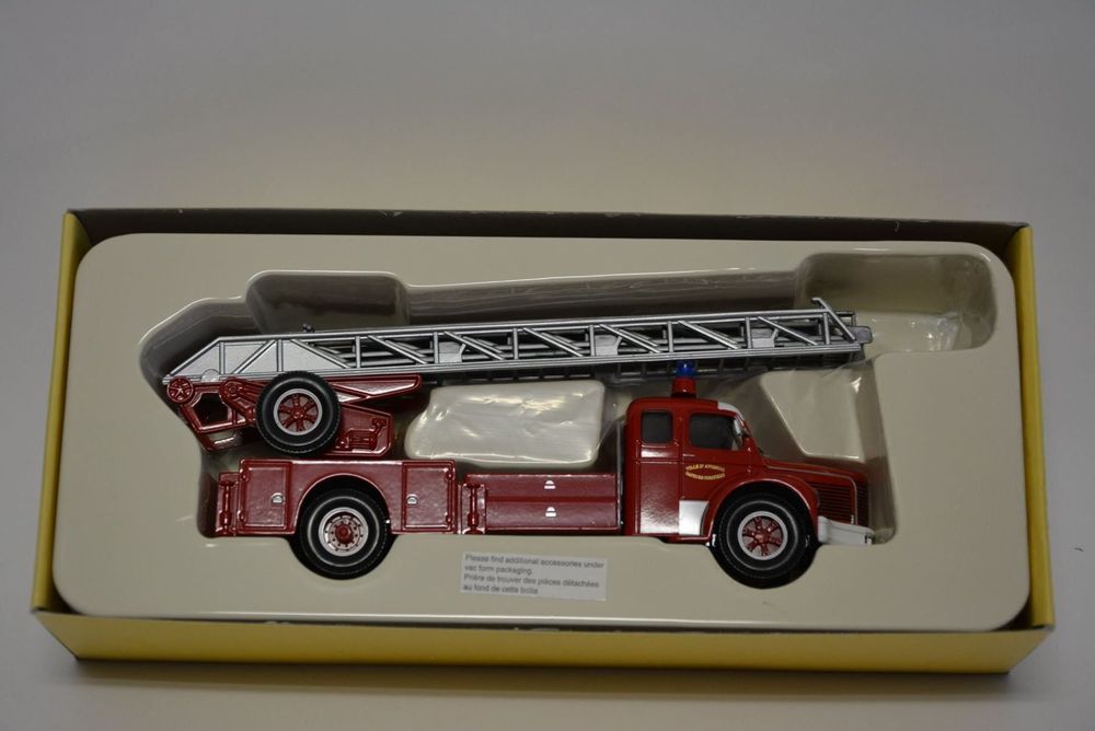 Berliet GLR semi La Poste CORGI
