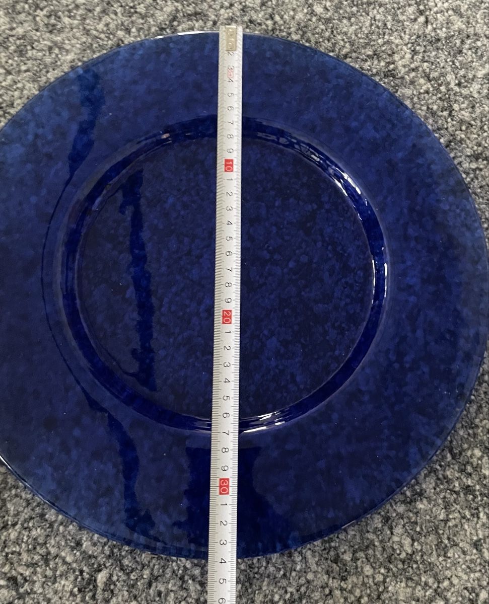 Assiettes: Servierteller Unterteller Glas dunkelblau rund 32cm – Neuf (Voir description) à Au ZH par Jaggy4 4