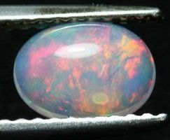 Äthiopischer Opal 0,52 ct IF Feuer Oval unbehandelt