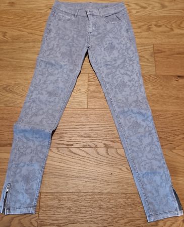 Sommer Jeans mit speziellem Muster, Grösse 36, Top Zustand!