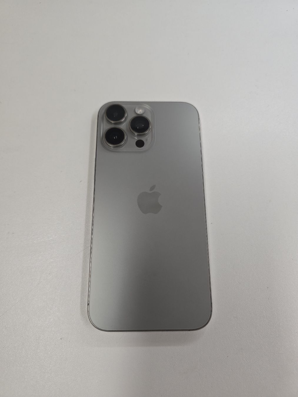 Apple Telefoni cellulari / Smartphones: iPhone 16 pro max 256gb – Difettoso da Biel/Bienne venduto da Mobile-Smart 1