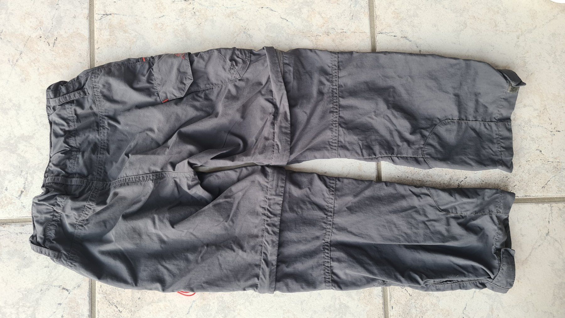 Decathlon Pantaloni: Zip-Off Outdorhosen 125/132 – Usato da Obergösgen venduto da schesom 1
