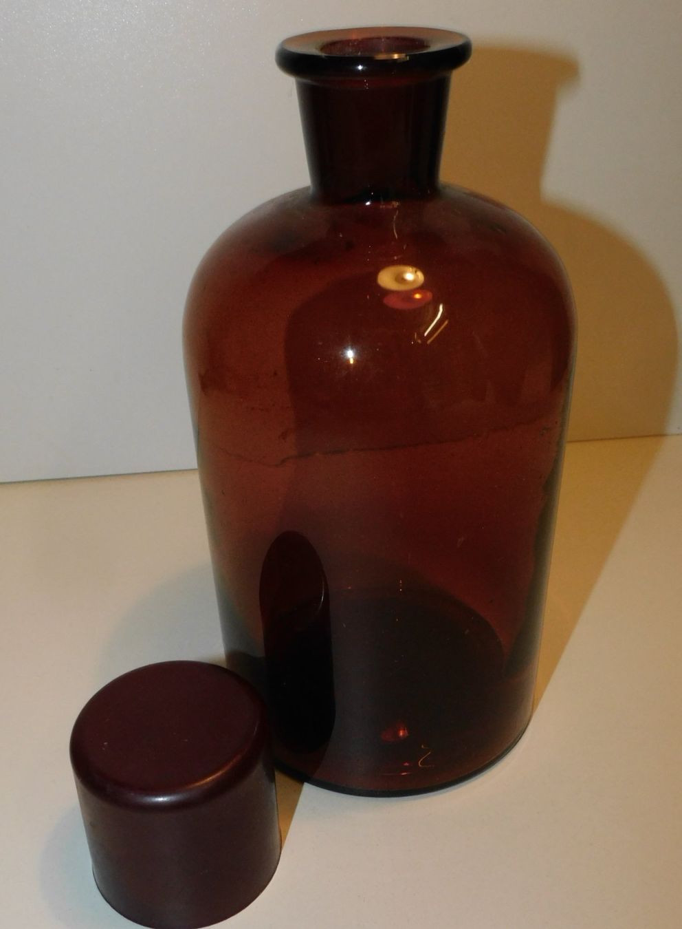 Laborzubehör: Apotheker Flasche antik 1 liter   mit Bakelit Deckel – Gebraucht aus Sursee von 76 3