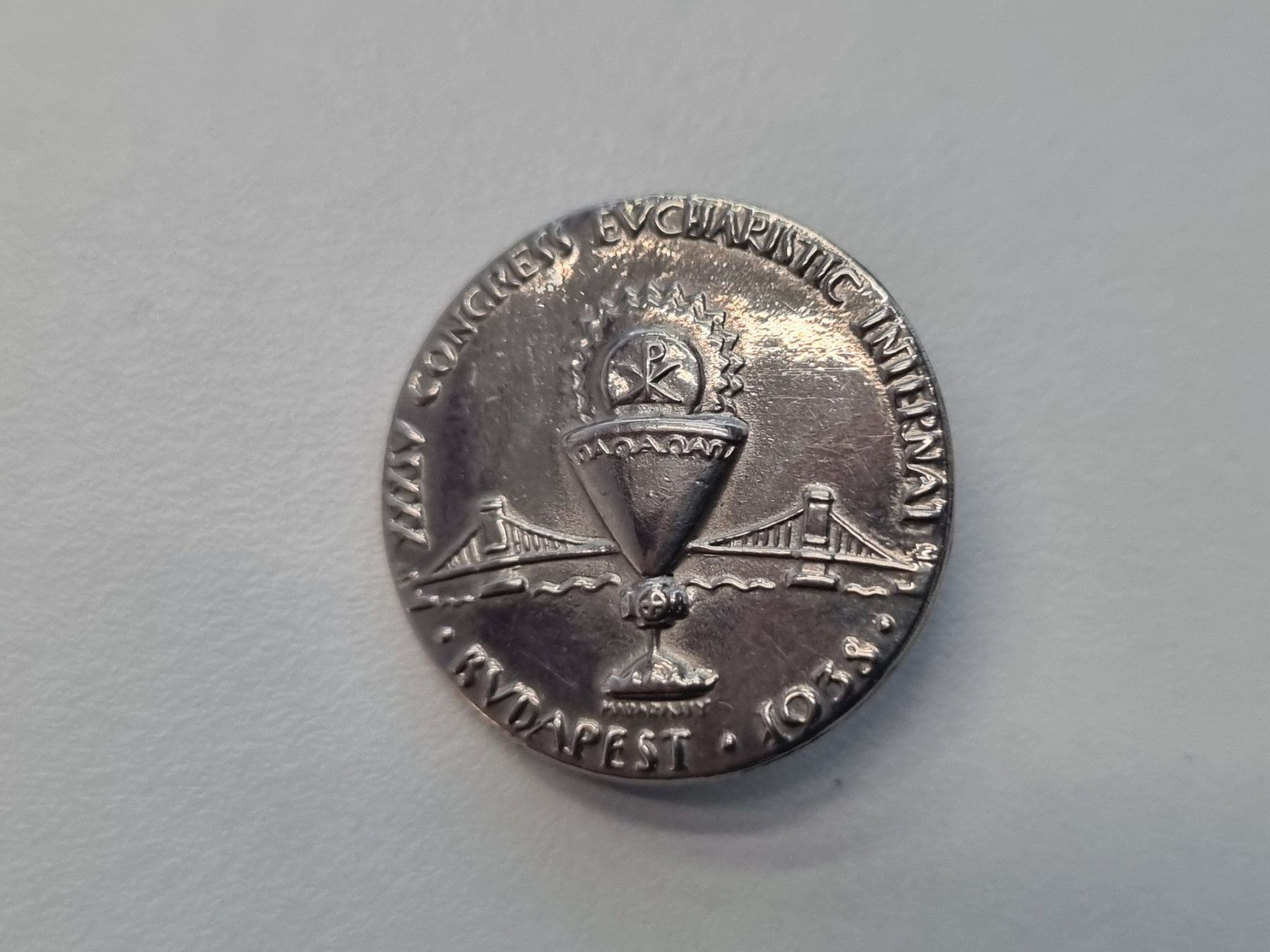 Placchette & Badge: Alte Medaille Budapest 1938 - Eucharistic Kongress! – Usato da Lenzburg venduto da freedomky
