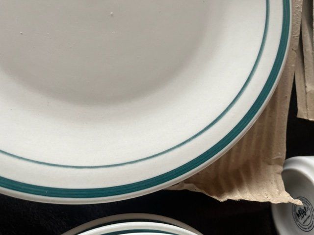 Set di piatti: Geschirrset Teller Dessertteller Schalen Tassen – Nuovo (secondo la descrizione) da Altbüron venduto da Februar26 1