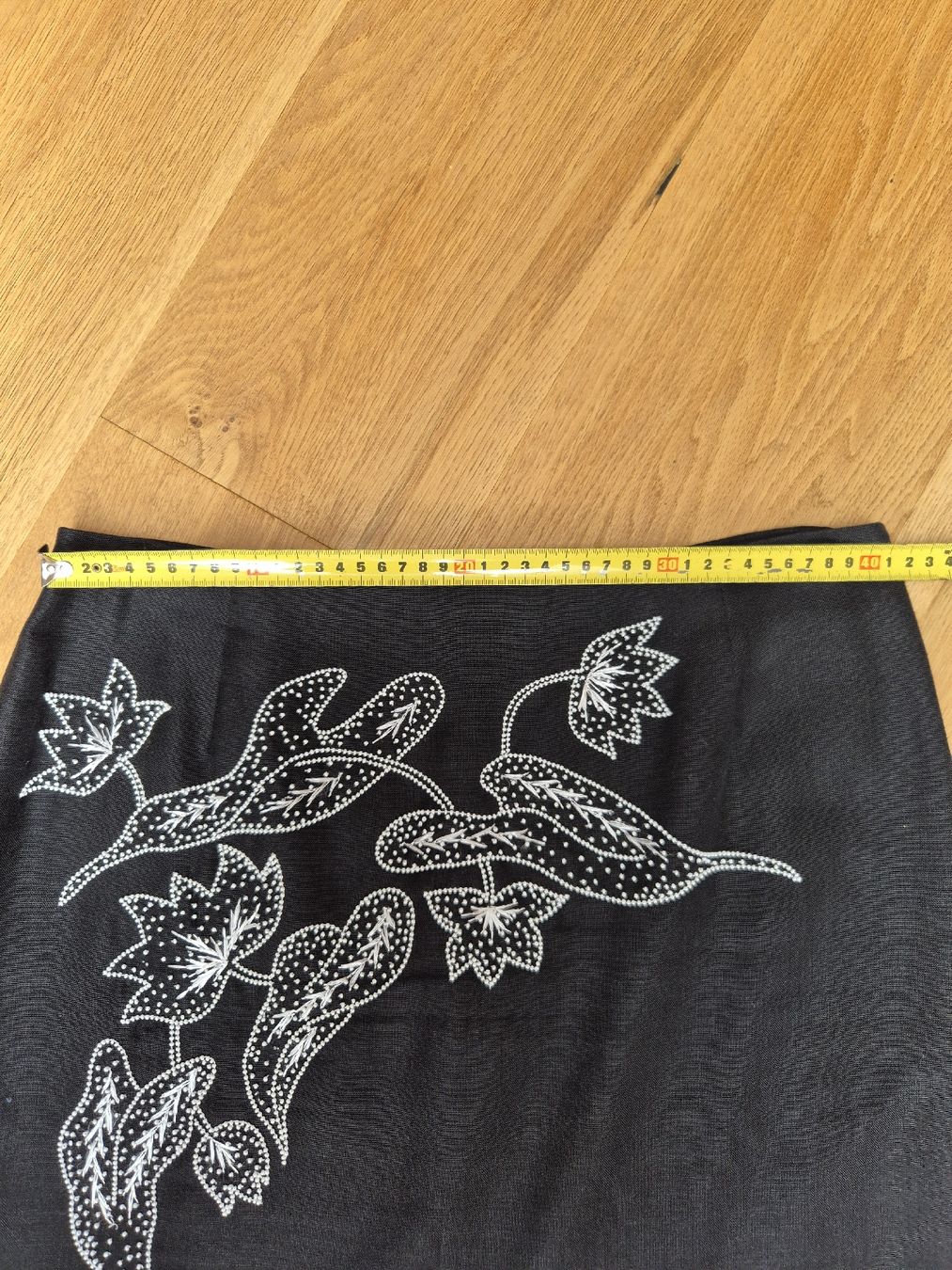 Valentino Gonne: VALENTINO -Jupe brodée- Taille L – Usato da Nyon venduto da Ejuel 2