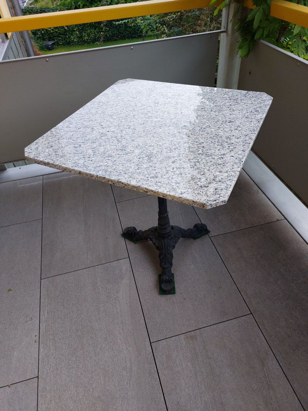 Tables: Granit Gartentisch, Balkontisch – D'occasion à Hefenhofen par ucetsch 2