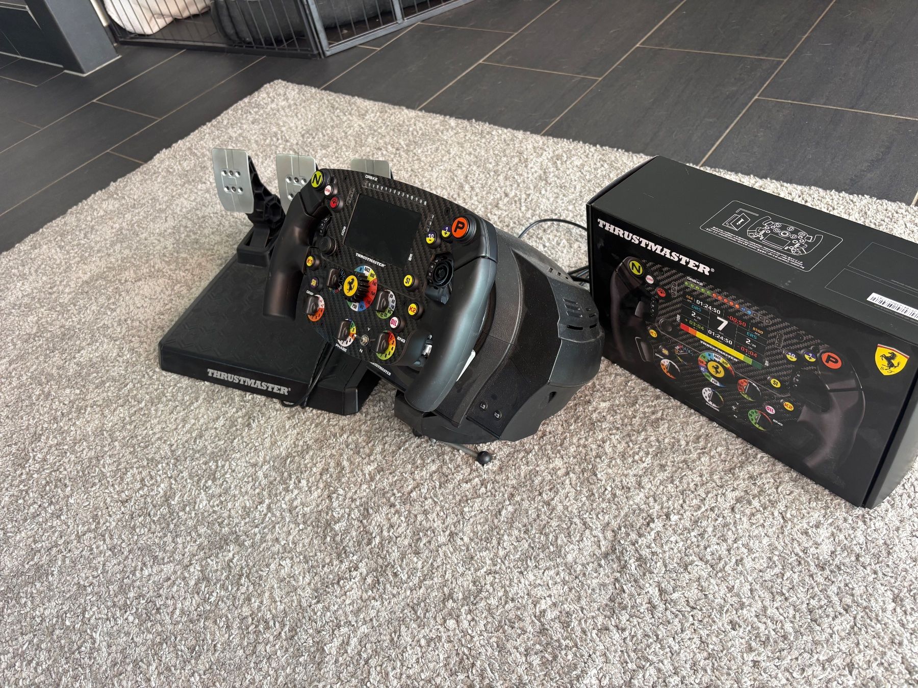 Console: Thrustmaster SF1000 Ferrari Lenkrad mit Pedalen Set – Usato da Schalunen venduto da phep23 1