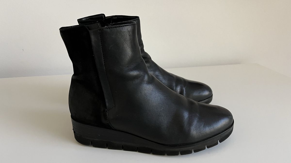 Chaussures femmes: Halbschuhe Gr.36.5 aus weichem Wildleder – D'occasion à Stäfa par Exclusive0 1