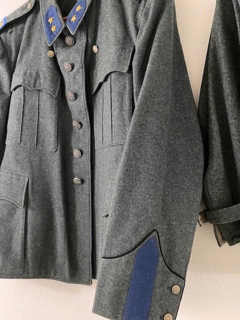 Schweizer Armee Uniformen: UNIFORM  CH ARMEE – Gebraucht aus Chur von  4