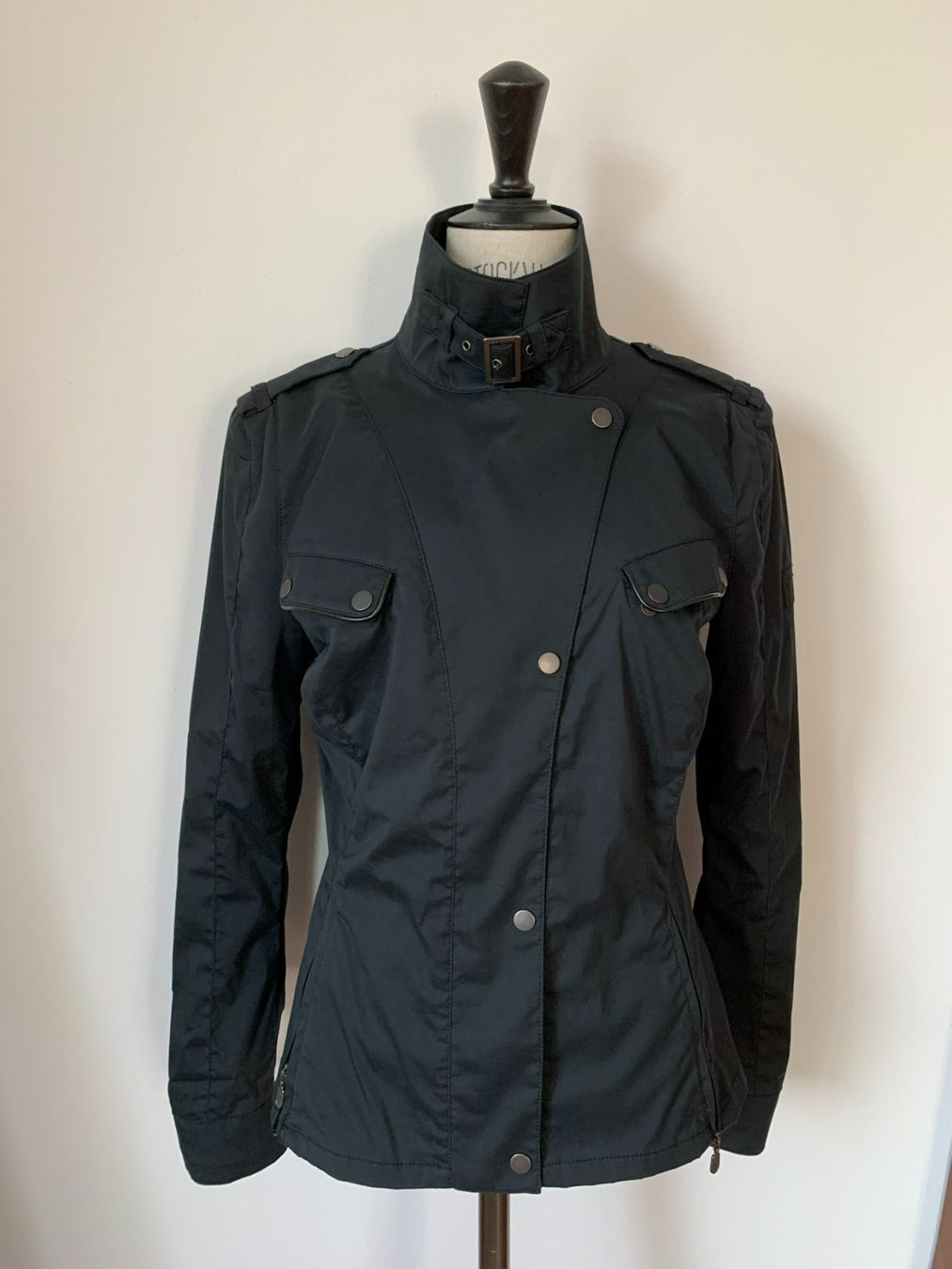 Belstaff Giacche: BELSTAFF: Super coole schwarze Jacke, 38 – Nuovo (secondo la descrizione) da Luzern venduto da designluzern