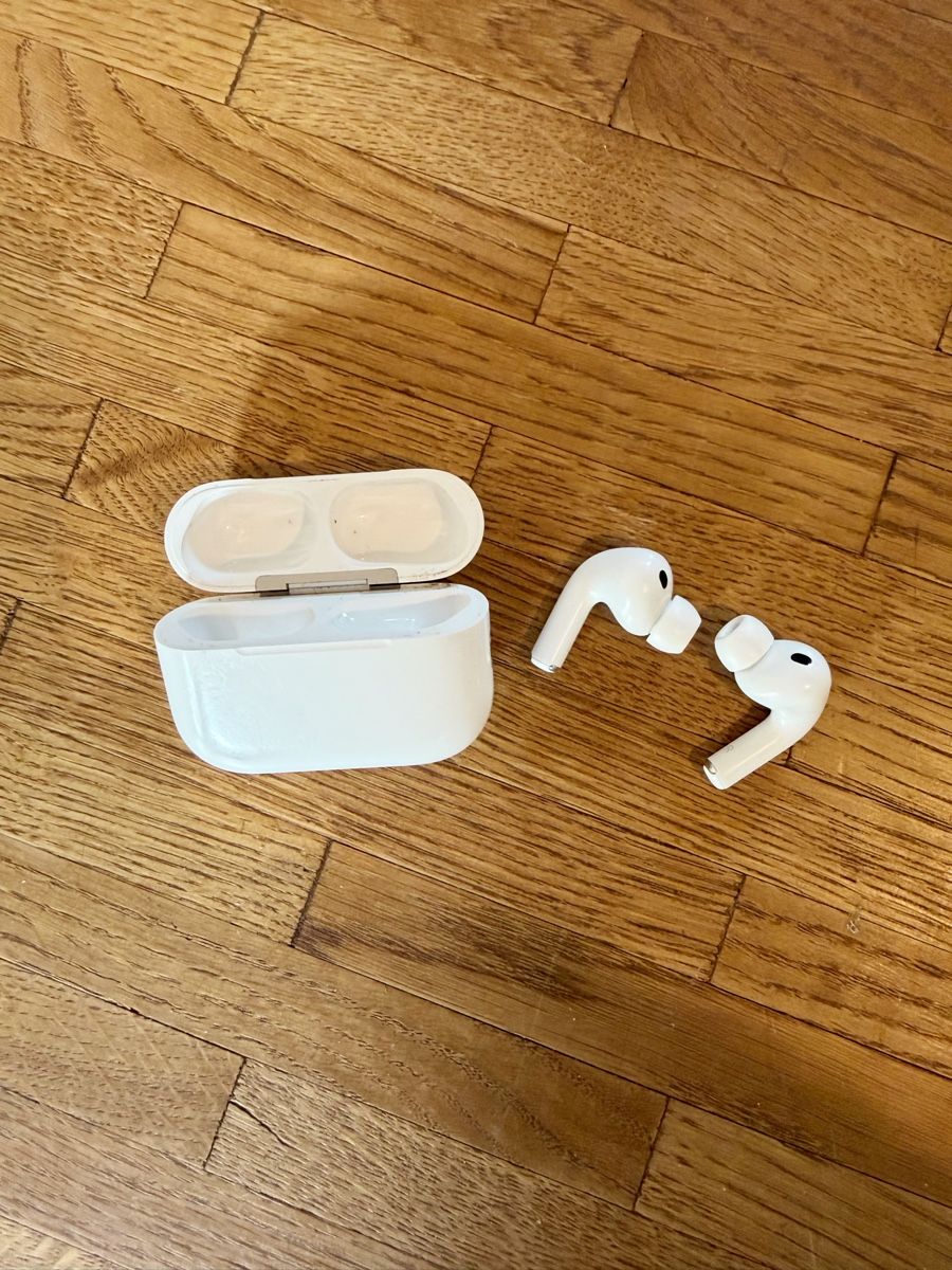 Apple Kopfhörer: Apple AirPods Pro 2. Generation USB-C Top Zustand – Gebraucht aus Herrenschwanden von Stephanie_swiss 2
