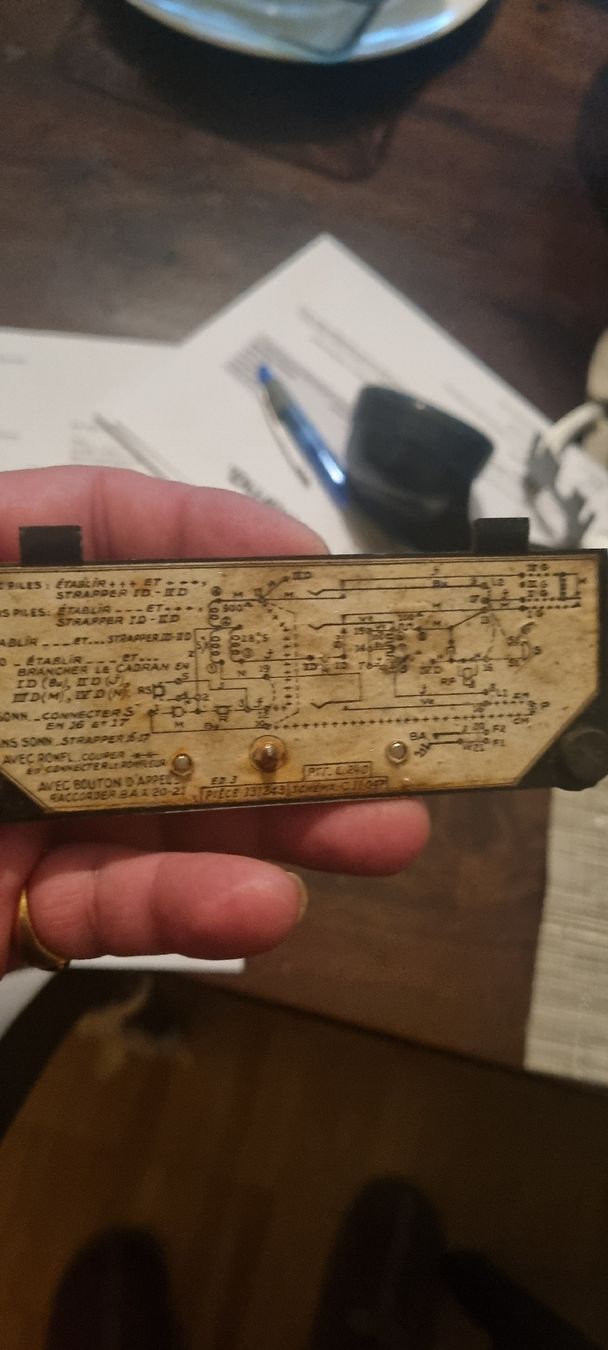 Téléphones: Französisches Telefon, 1950er – Défectueux à Basel par Jcva 2