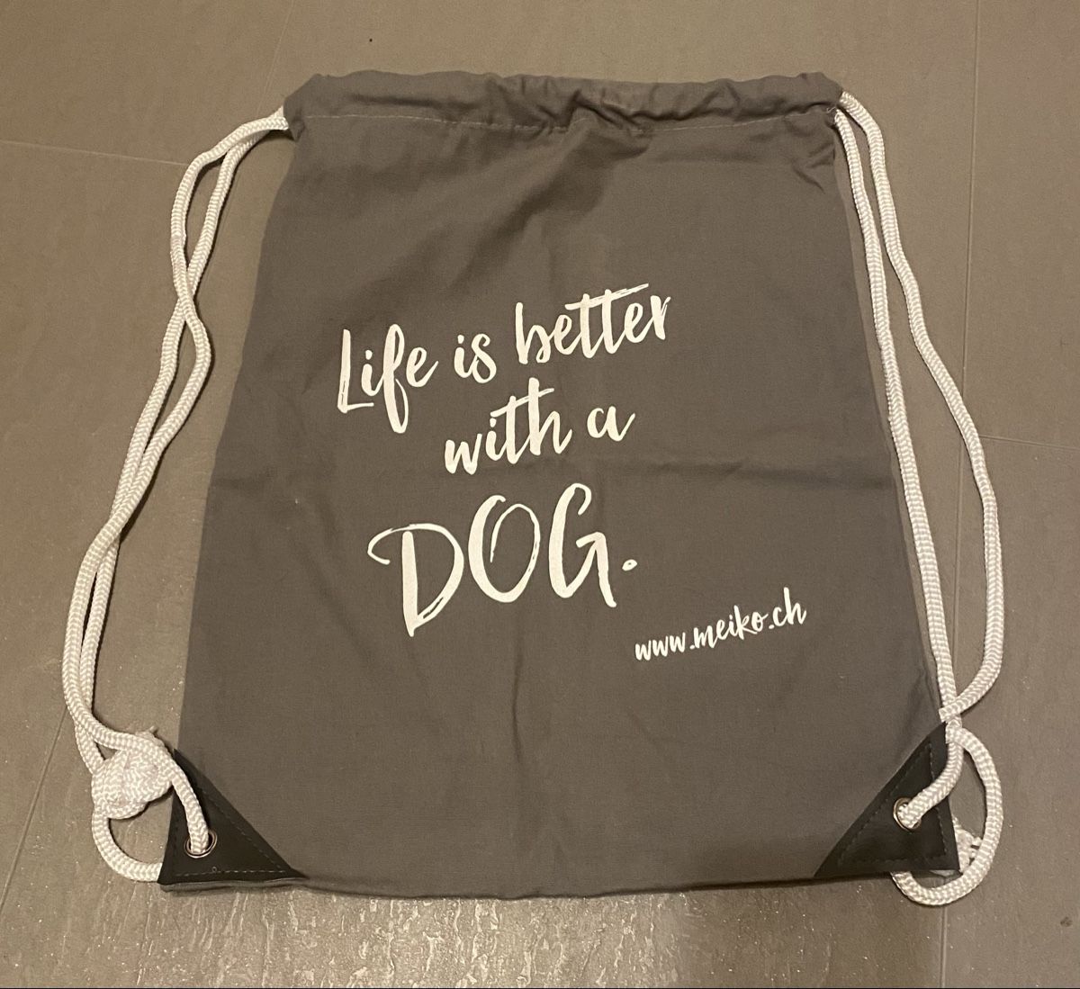 Zaini: Turnbeutel "Life is better with a DOG" Grau – Nuovo (secondo la descrizione) da Oftringen venduto da Nessaja86