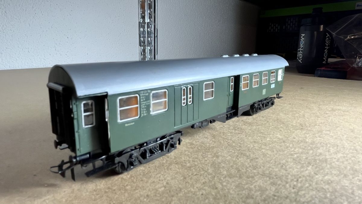 Kleinbahn Modelleisenbahnen: Kleinbahn Personenwagen DB H0 / DC – Gebraucht aus Windlach von  3
