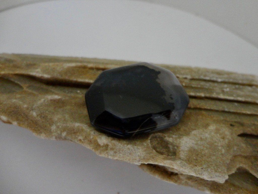 Edelsteine: Sardonyx facettiert. – Neu (gemäss Beschreibung) aus Biberist von Steine