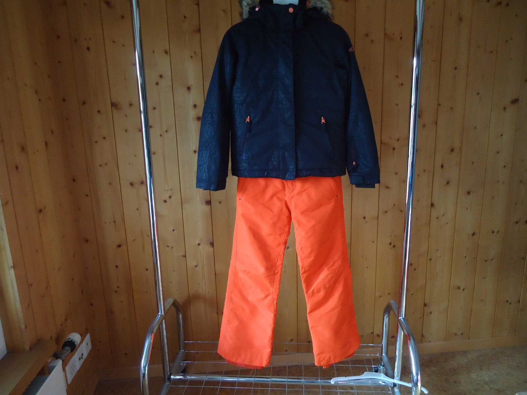 Roxy Completi: ROXY-PROTEST - neuwertiger Ski-/Snowboardanzug, Gr. 152 – Usato da Schüpfen venduto da Sandbach62 2