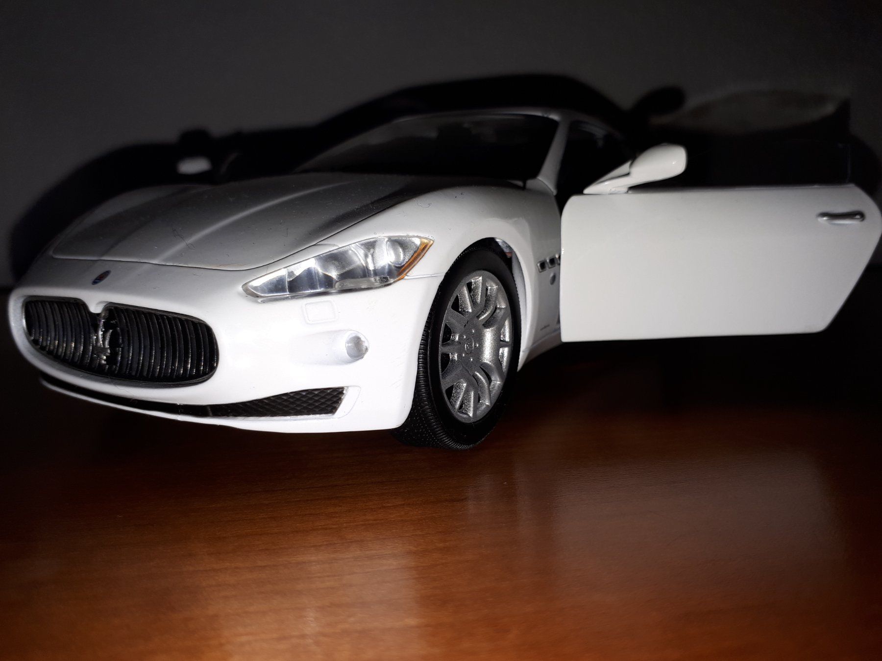 Motormax Modellini d'auto: Maserati Gran Turismo – Usato da Herisau venduto da Simonalb