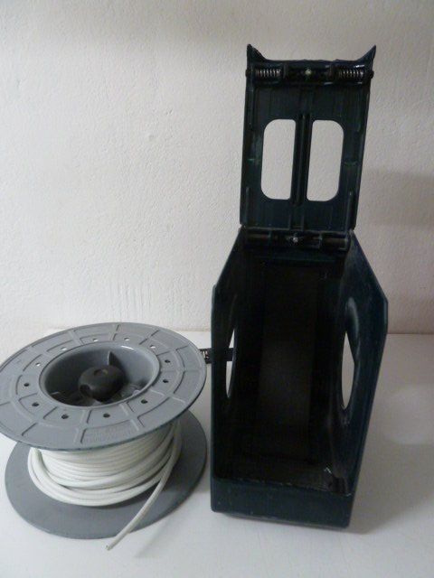 Cavi: Koaxial-Kabel mit Abroll-Box – Nuovo (secondo la descrizione) da Affoltern am Albis venduto da Sennrtv 4