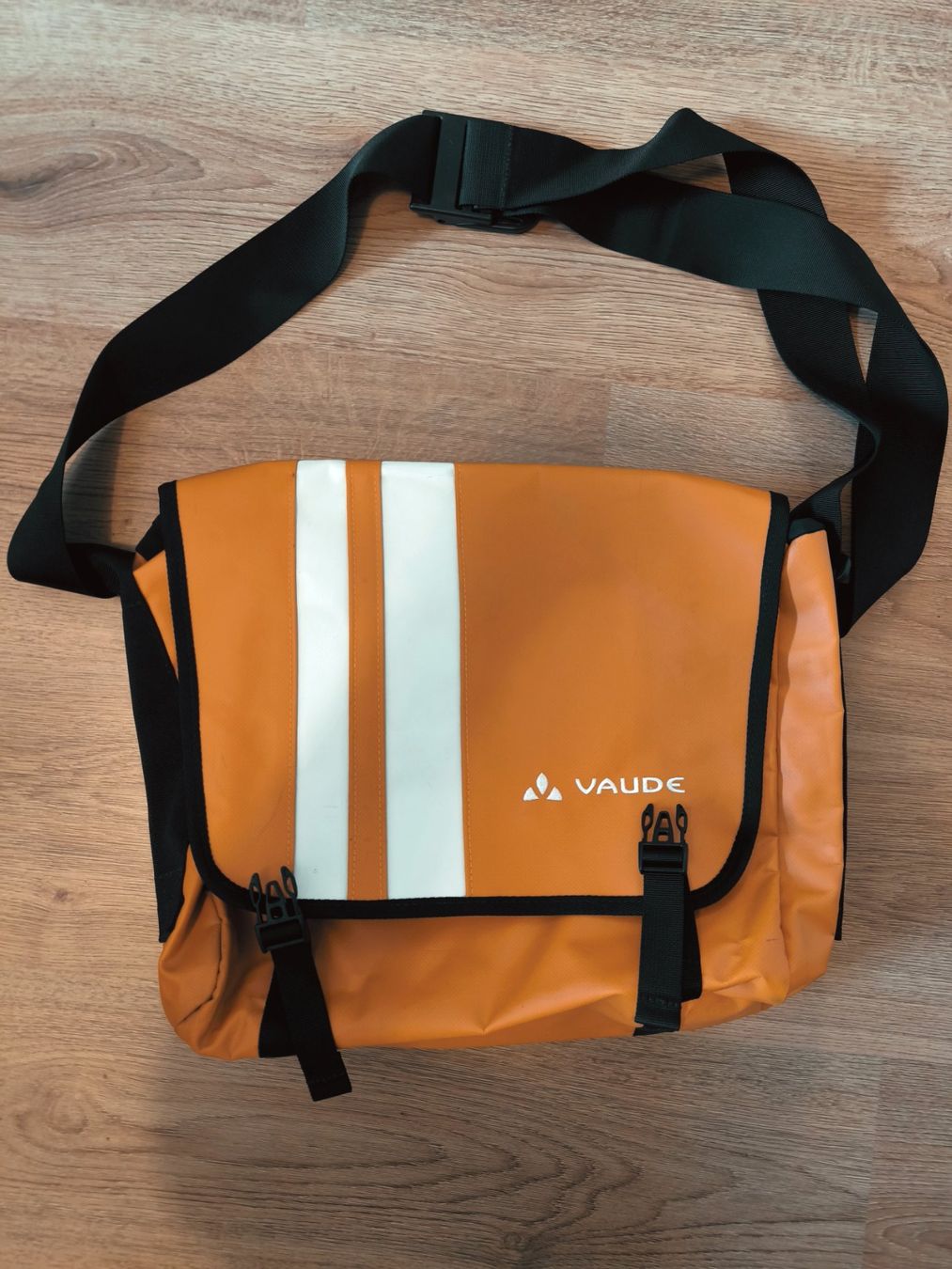 Vaude Borse: Vaude Umhängetasche- fast neu – Nuovo (secondo la descrizione) da Ebikon venduto da brombomboli