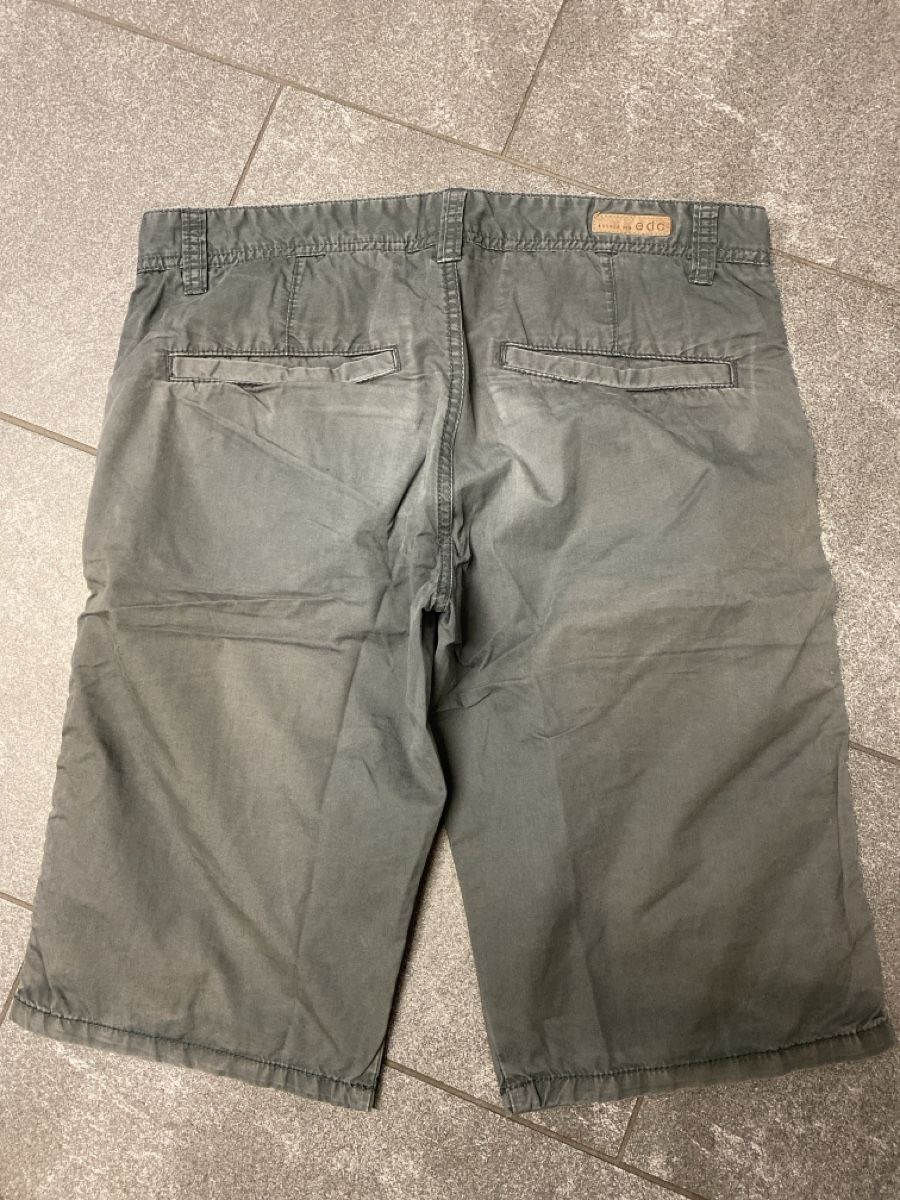 Esprit Pantaloni: Shorts edc straight fit Gr. 33 – Usato da Baar venduto da kamasija 1