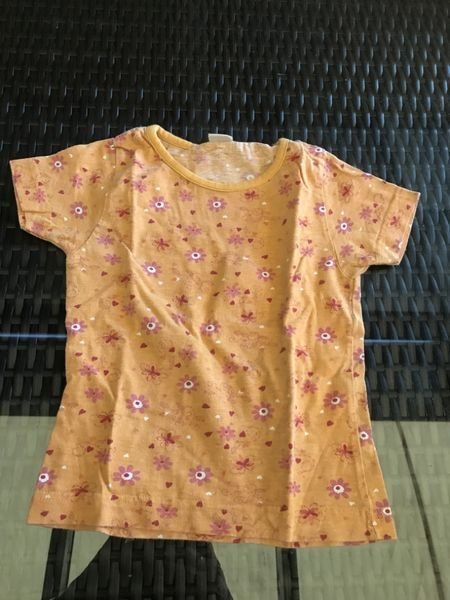 Hemden, Tops & T-Shirts: Baby Mädchen T-Shirt 104 – Gebraucht aus Bergdietikon von antovale