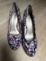 Tamaris Pumps Blumenmuster schwarz Grösse 36 in gutem Zustan