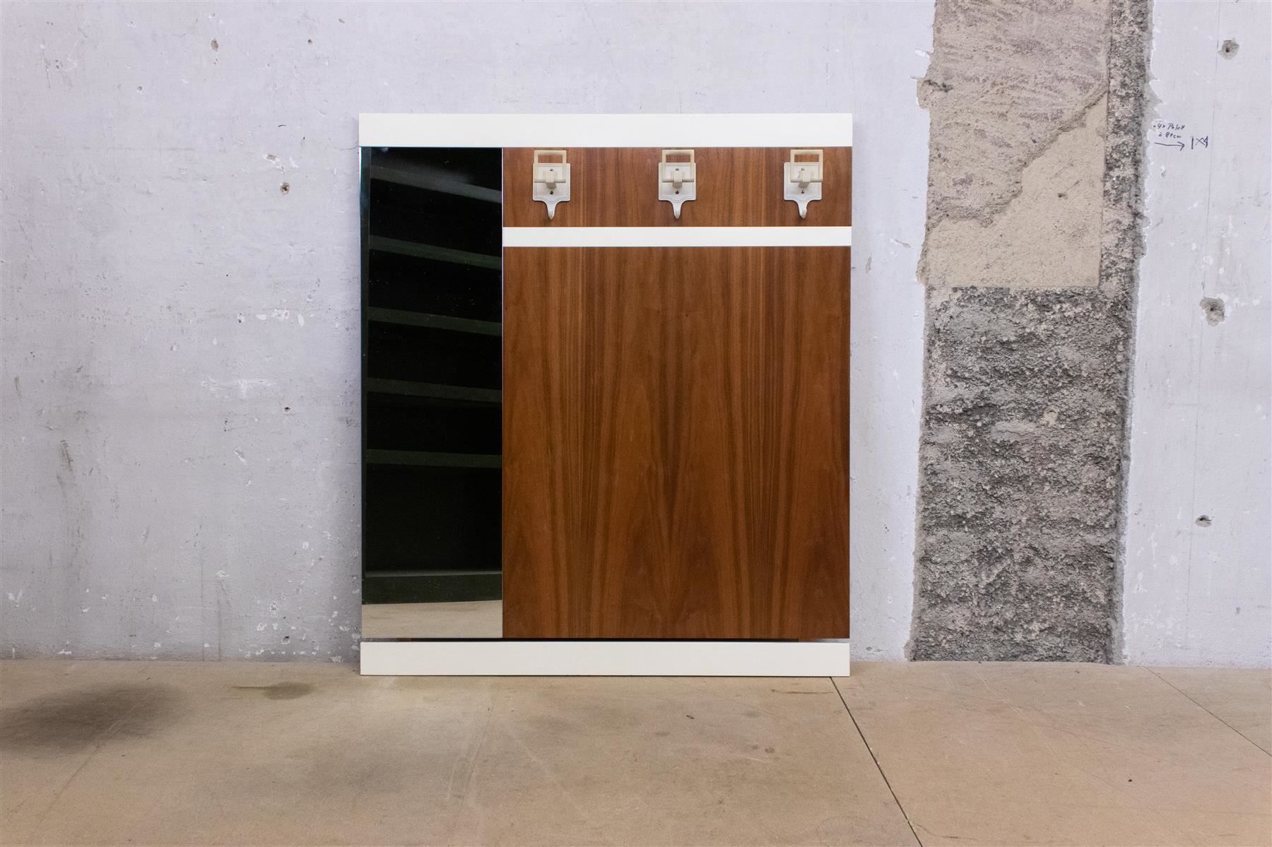 Garderobe: Wandgarderobe mit Spiegel – Gebraucht aus Zürich von ZuercherBrockenhaus