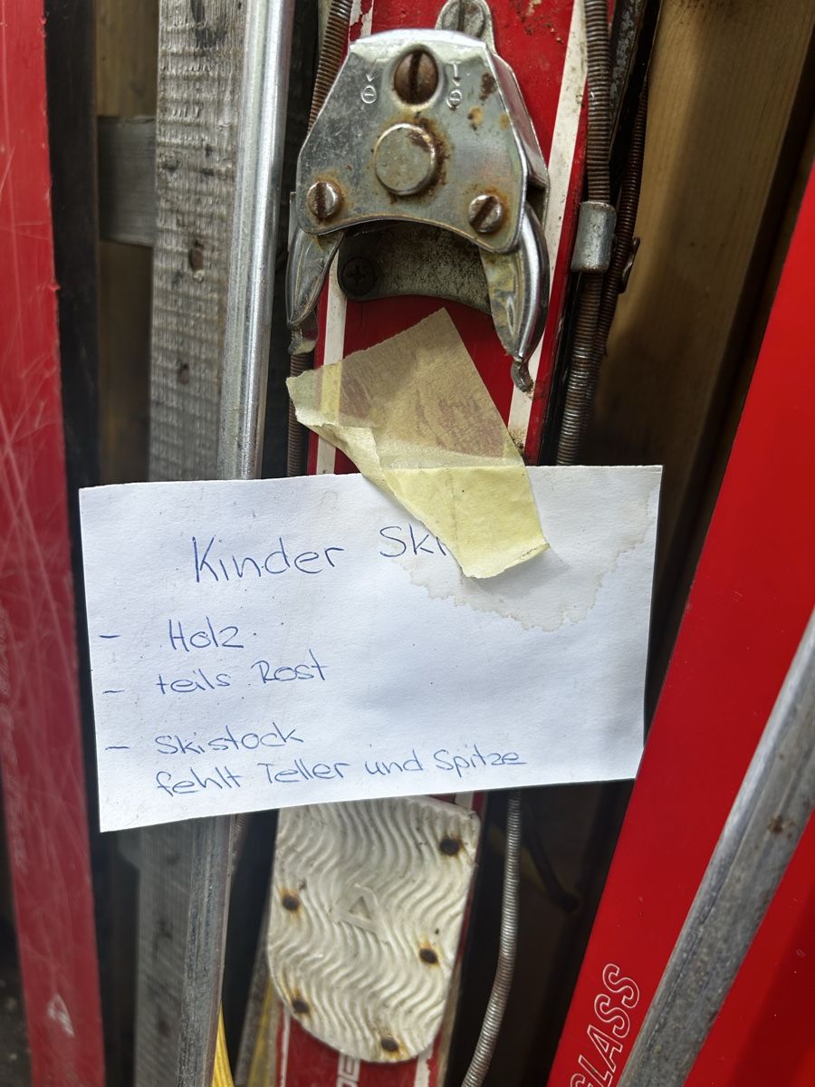 Skis: Antike Kinder Ski – Defekt aus Oberurnen von red_5myh 1