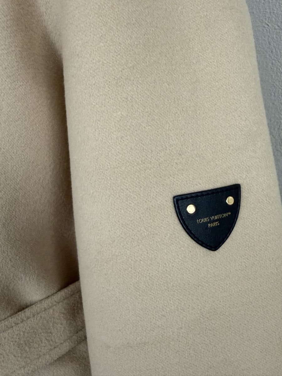 Louis Vuitton Cappotti: Louis Vuitton Mantel , Gr. 36 – Nuovo (secondo la descrizione) da Wilen b. Wollerau venduto da lovebug-6 3