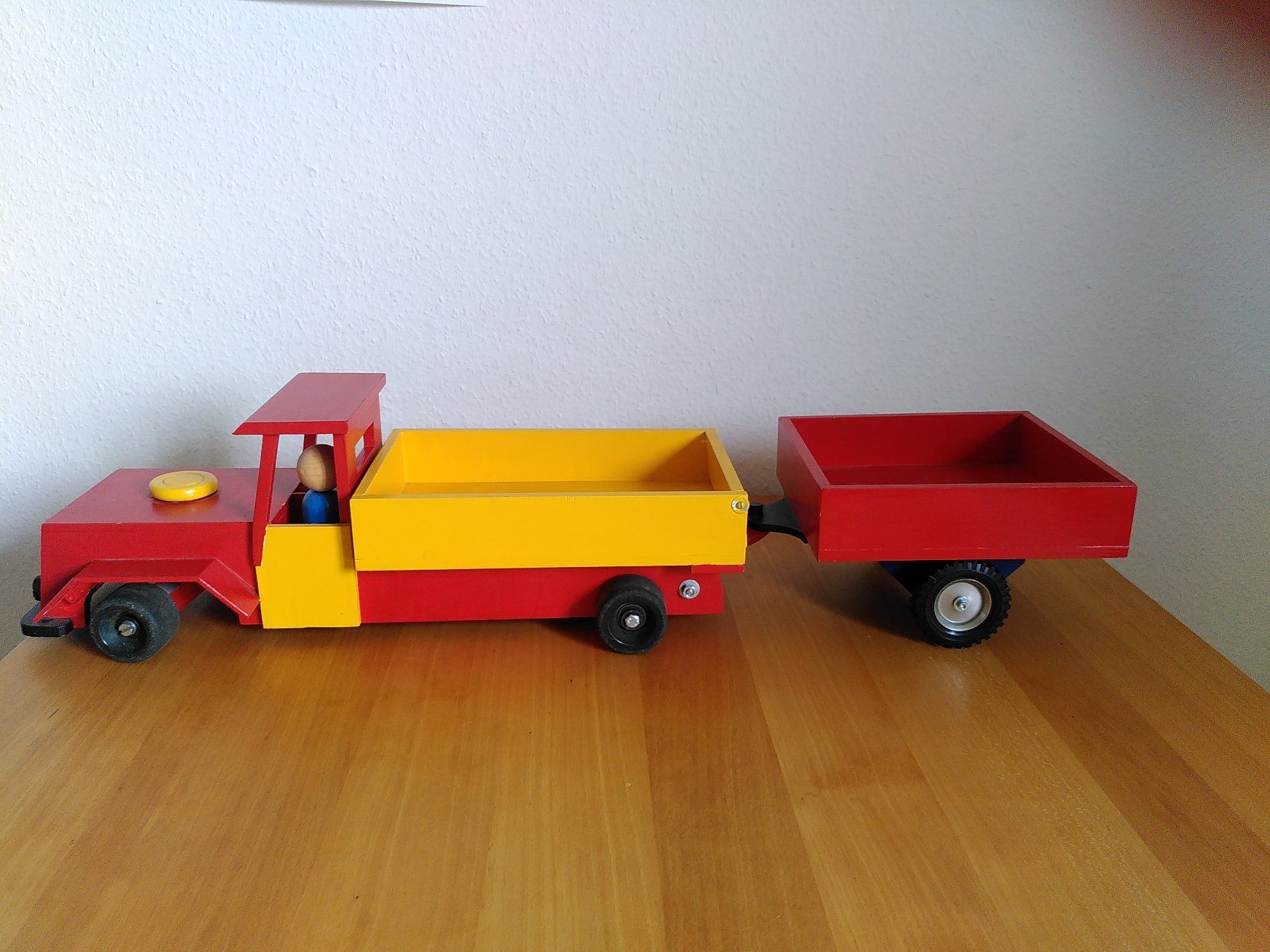 Jouets: Holzlastwagen mit Anhänger – D'occasion à Zürich par elisabeth923 1
