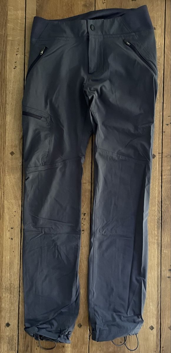 Columbia Pantaloni: Pantalon Columbia gris taille 36 – Usato da Marin-Epagnier venduto da sachaechinta