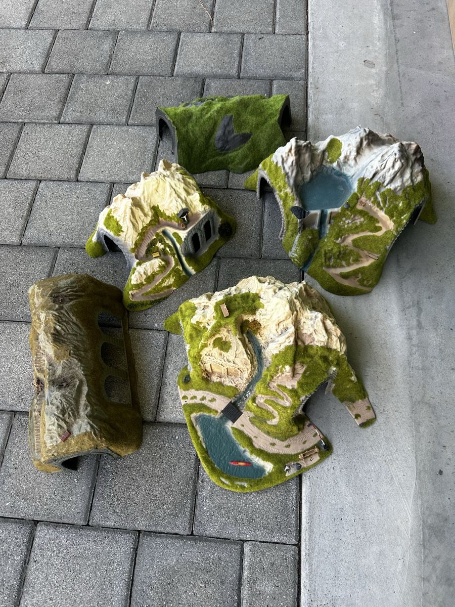 Modelleisenbahnen: H0 - Plastik-Berge ab 19.- – Gebraucht aus Sennwald von HARO-Import
