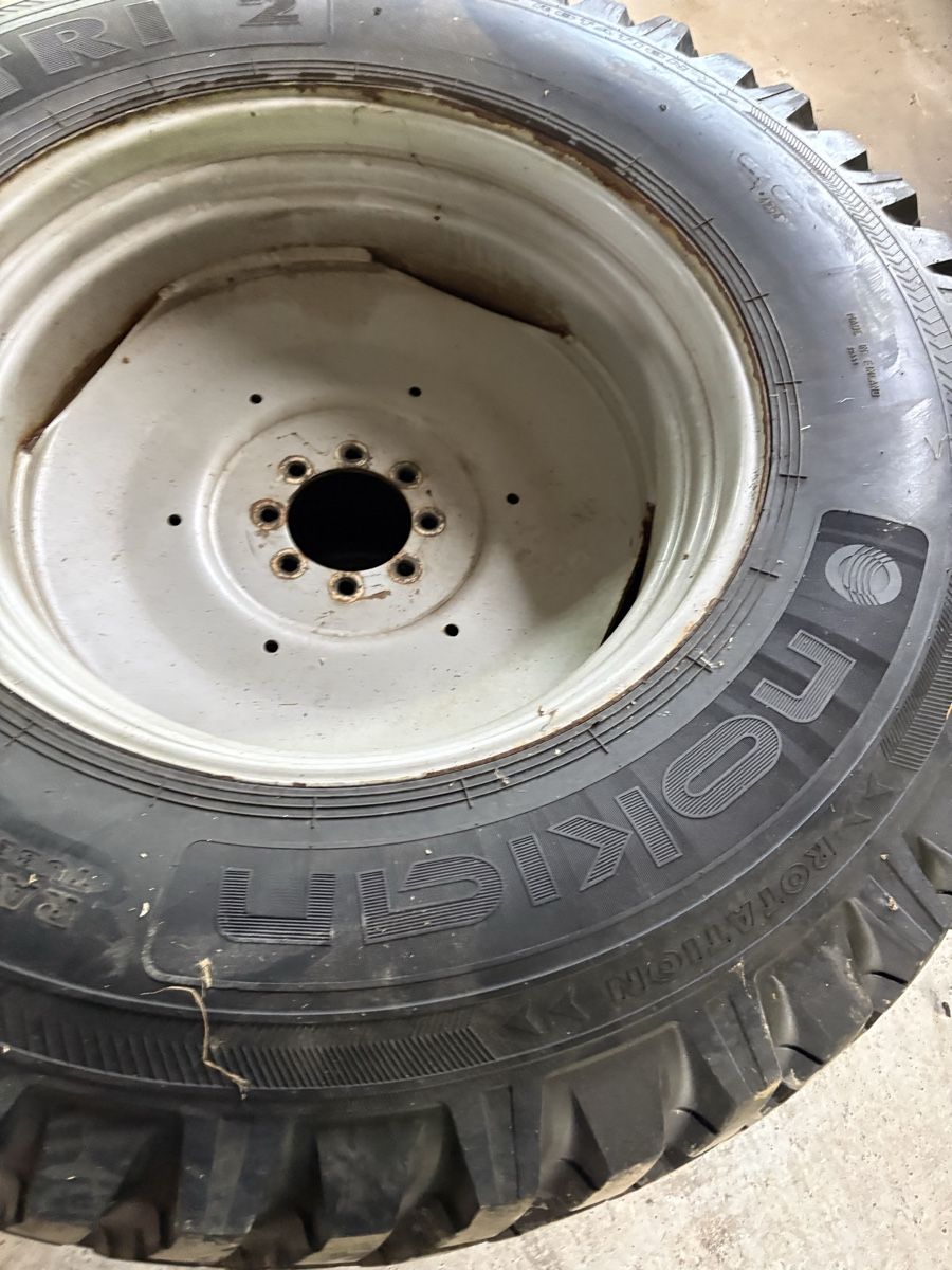 Pneus & Roues: Strassenbereifung Traktor Nokian – D'occasion à Bernhardzell par Eroni 2
