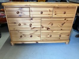 Commode en sapin avec sept tiroirs bon état