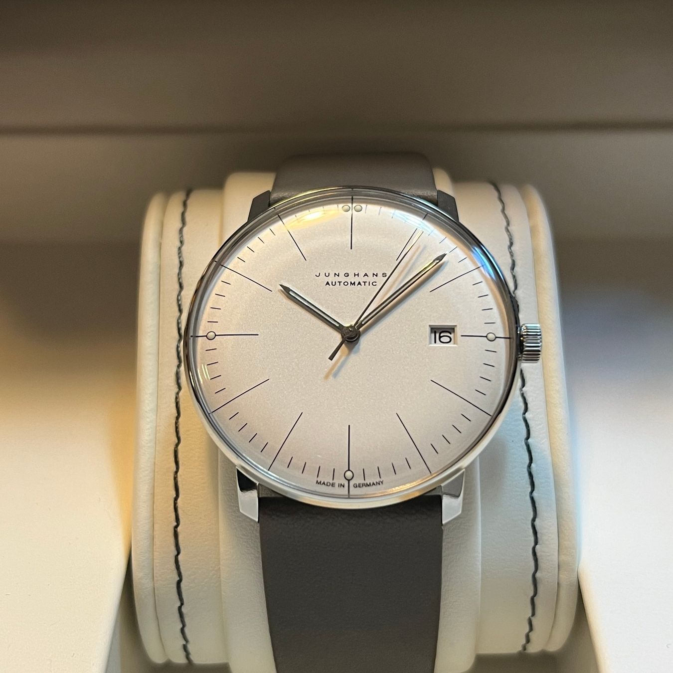 Junghans Montres: Junghans Max Bill Automatic Full Set 027/4002.48 – D'occasion à Carouge GE par Watchaser
