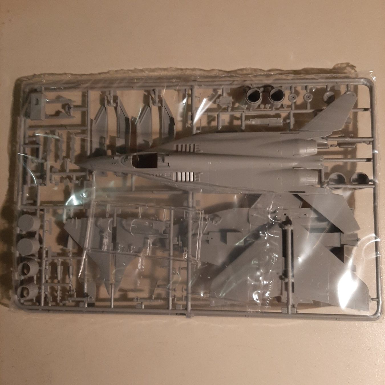 Italeri Kit di modellismo & Modellini statici: 1990 ... MIG-29 Fulcrum ... Italeri 1377 – Nuovo (secondo la descrizione) da Bonstetten venduto da Benibanny59 4