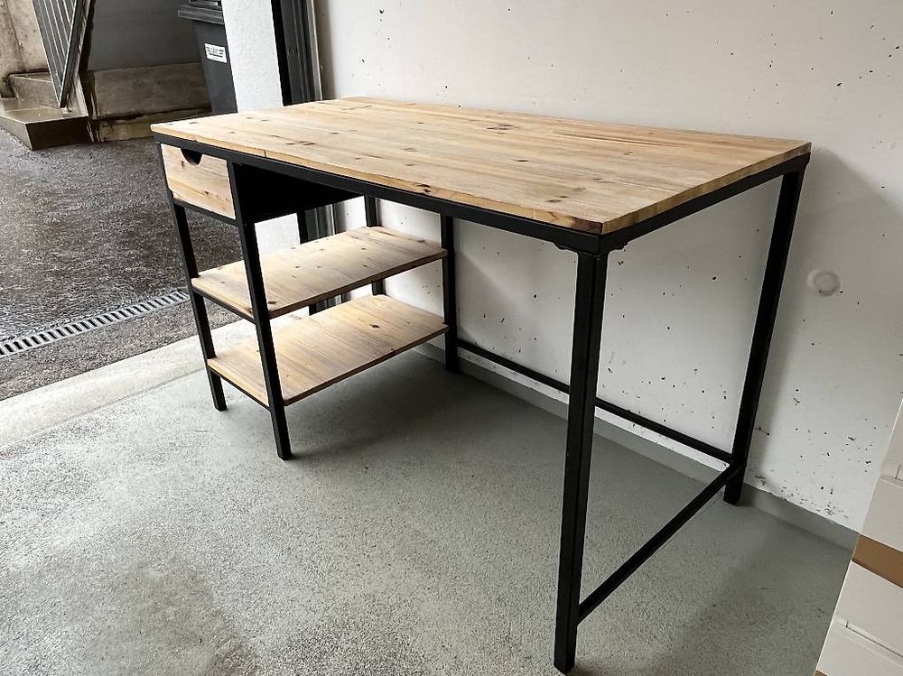 Bureaux: Moderner Bürotisch - Holz & Metall – D'occasion à Bern par Eliane.vdz