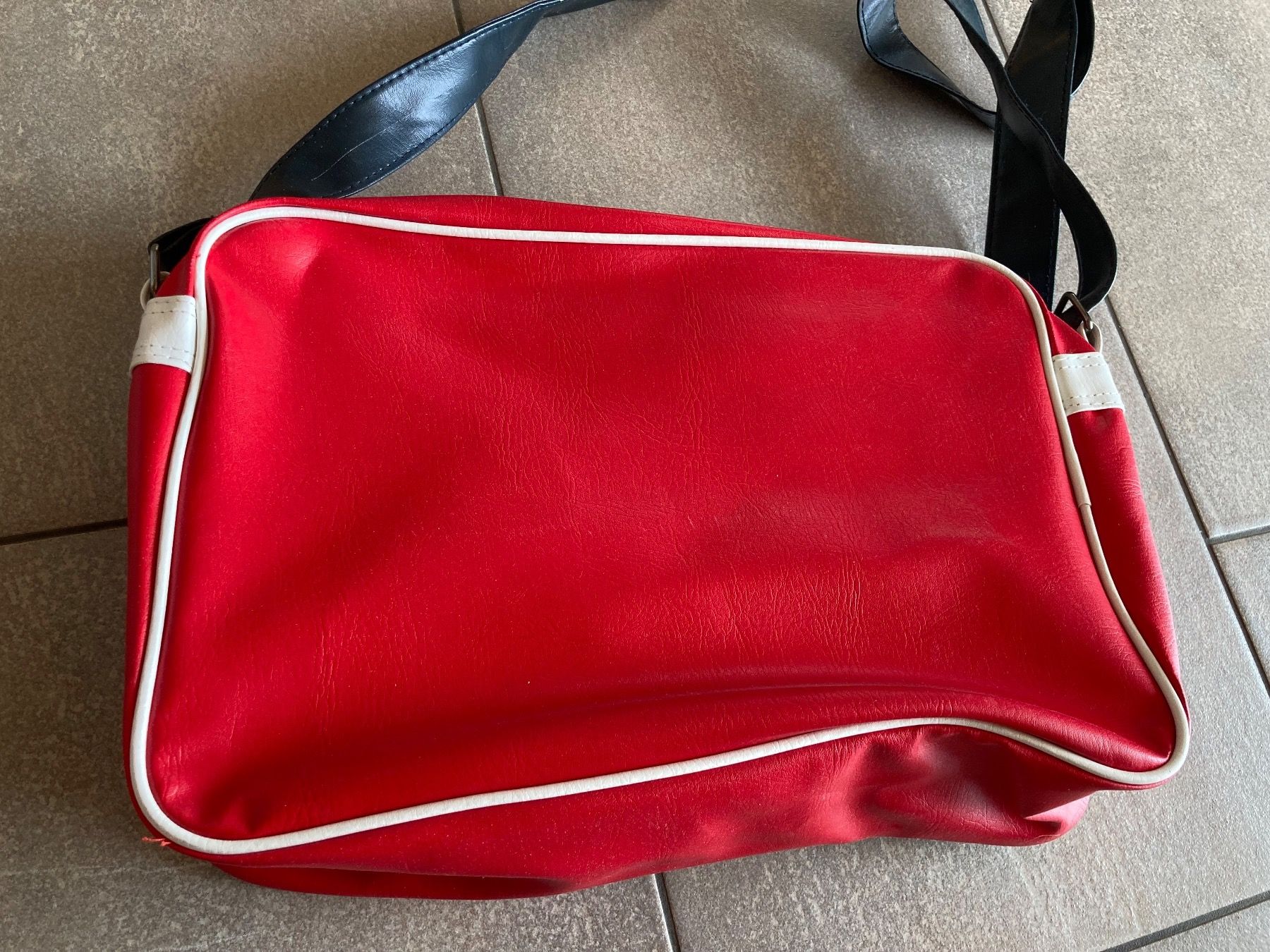 Taschen: Umhängetasche Retro Berlin; NEU! – Neu (gemäss Beschreibung) aus Mosnang von Kusli09 2