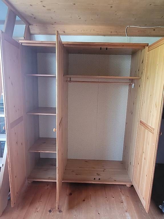 Schränke: Kleiderkasten (Kinder) – Gebraucht aus Grabs von Micromue 2