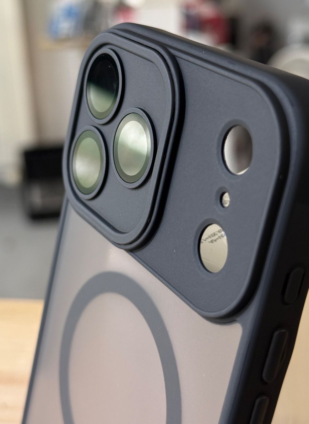 Cover & Protezioni schermo: iPhone 18 pro max - Coque magsafe avec protection camera – Nuovo e nell'imballaggio originale da Morges venduto da DigiAC 4