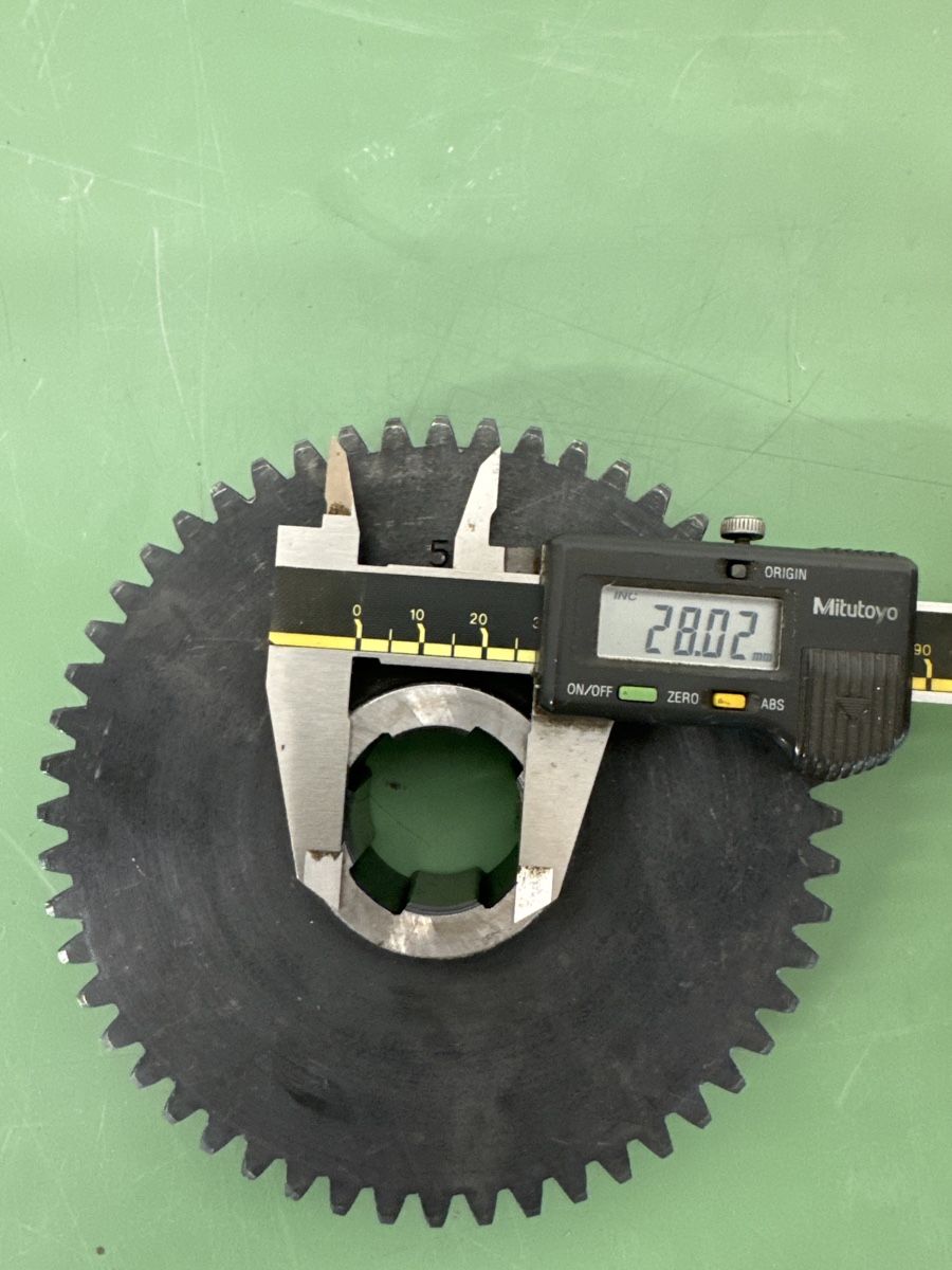 Tutti gli attrezzi: Pignon industriel 52 dents, module 2.5 – Usato da Aarberg venduto da SNMachines 3