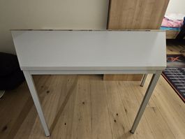 Tisch mit 2 Stühlen