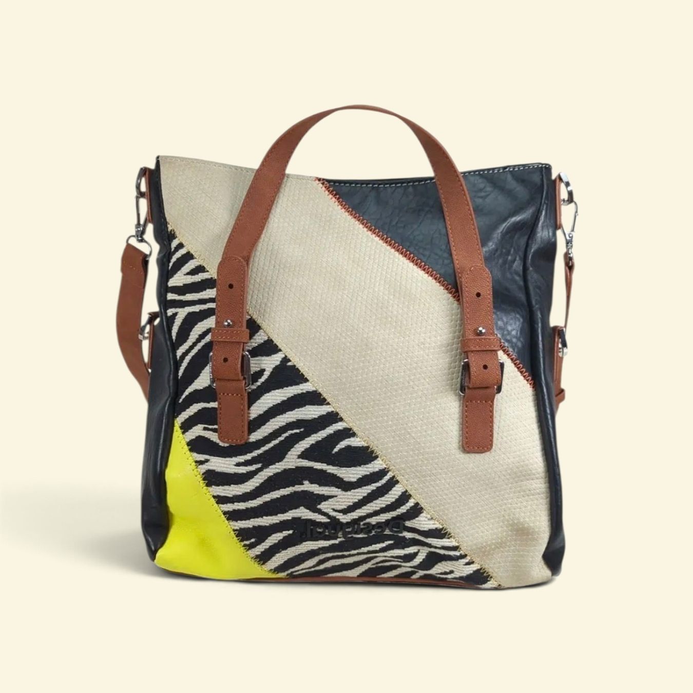 Desigual Borse da donna: Sac à main réversible / multifonction Desigual - Style uniqu – Usato da Le Locle venduto da sAm_2112