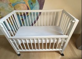 Gut erhaltenes, Baby Beistellbett von Tissi, inkl Matratze